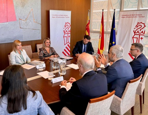 La Generalitat ofrece a Aena colaboración para acelerar las ampliaciones de los aeropuertos
