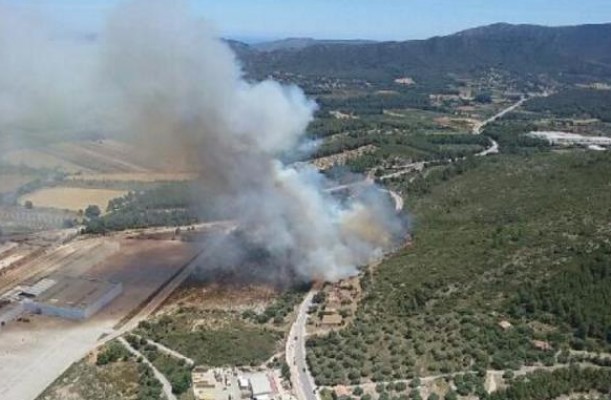 Controlado el incendio de Vilafamés que se originó por un camión en llamas