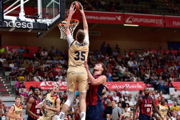 El UCAM CB visita al Baskonia persiguiendo un triunfo que le haga poder acabar cuarto 