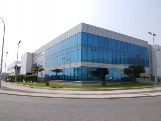 La sede de Famosa en Alicante atrae a firmas del sector logístico, del textil y de la industria sanitaria