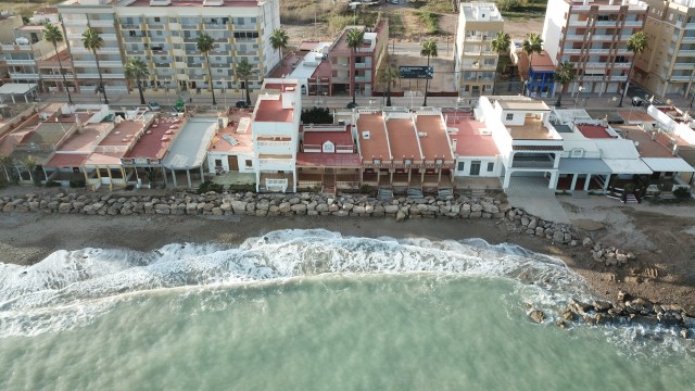 Nules reivindica en la Diputació la regeneració del litoral i el Bé de Rellevància Local de Les Casetes