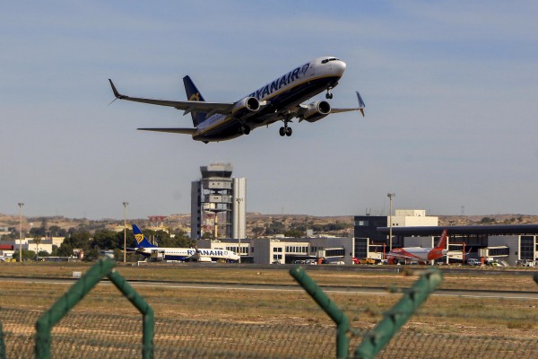 Aena incluirá la propuesta de ampliación de los aeropuertos de Valencia y Alicante en el plan 2027-2031