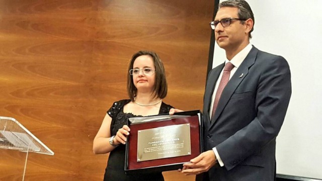 La Fundación del Levante UD recibió el Premio a la Solidaridad de Asindown