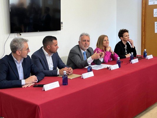 El ministro Víctor Torres visita Fageca y conoce los avances administrativos en pequeños municipios