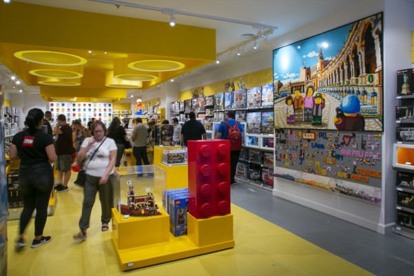 Lego abre su primera tienda en València