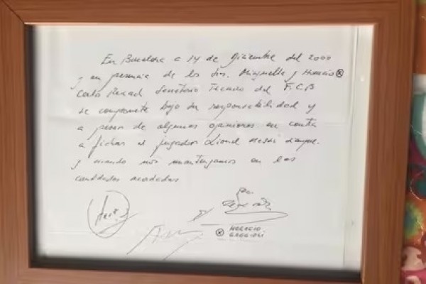 La servilleta con el primer contrato de Messi sale a subasta en Londres por 350.000 euros
