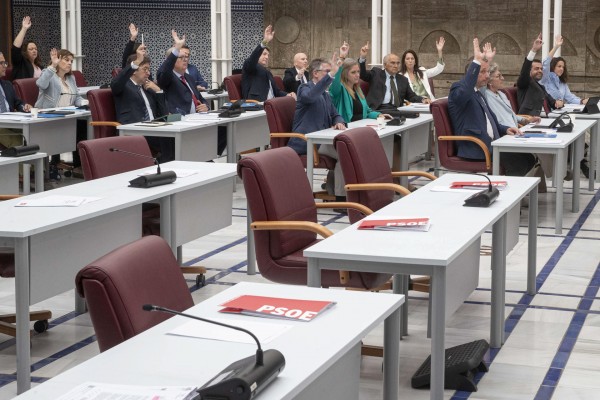 La Asamblea pone la primera piedra para reformar la ley del Mar Menor... sin el apoyo de la oposición