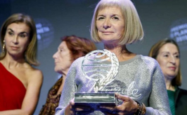 Alicia Giménez Bartlett logra el premio Planeta con una novela que retrata cómo la crisis ha afectado a los jóvenes