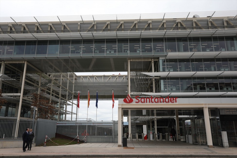 Edificio de la sede de Banco Santander en una imagen de archivo. Foto: ISABEL INFANTES/EP - 