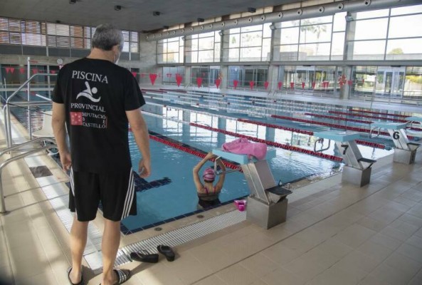 De 18 a 6 ofertas: tres firmas locales, en la puja final para instalar placas solares en la Piscina Provincial