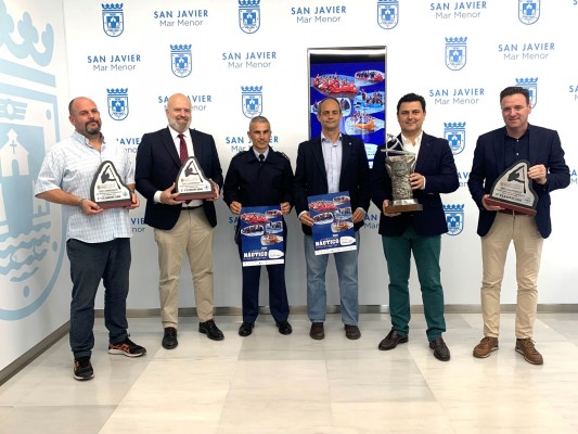 Las universidades de la Región, la AGA y la Rey Juan Carlos I de Madrid compiten en el Mar Menor 