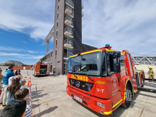 Alicante adjudica obras de mejora en los dos parques de bomberos por 377.000 euros