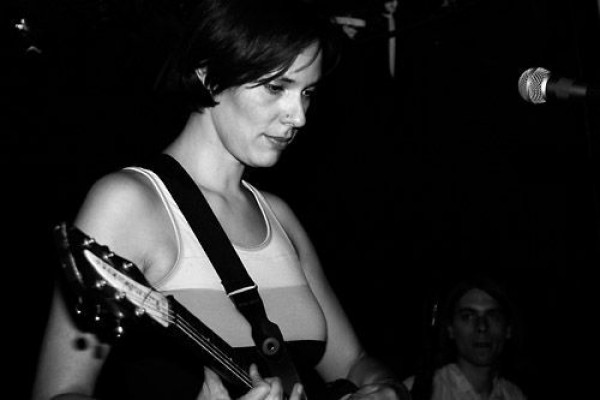 Cala Vento, Laetitia Sadier (Stereolab) o Judeline, en el programa de L'Escorxador de mayo a agosto