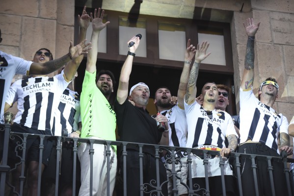 Especial 'Conexión Orellut': la fiesta del CD Castellón junto a su afición en el Ayuntamiento