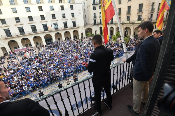 Seis mil herculanos participan de la recepción del Ayuntamiento al Hércules por su ascenso