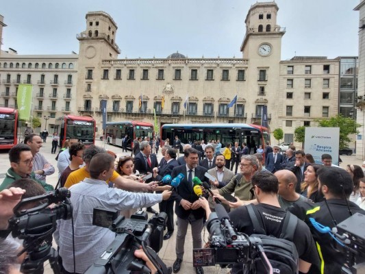Barcala exige que una posible fusión BBVA-Sabadell respete el empleo y la red de oficinas en Alicante