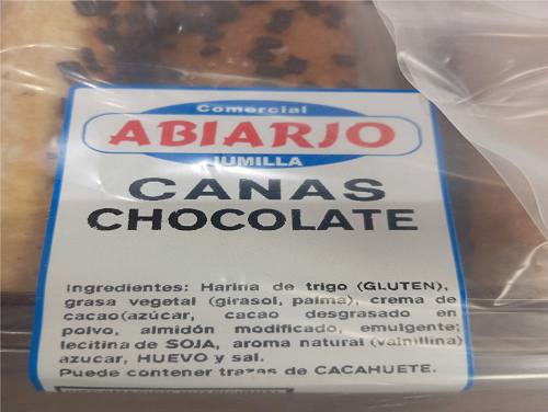 Consumo alerta de la presencia de avellanas sin etiquetar en unas cañas de chocolate
