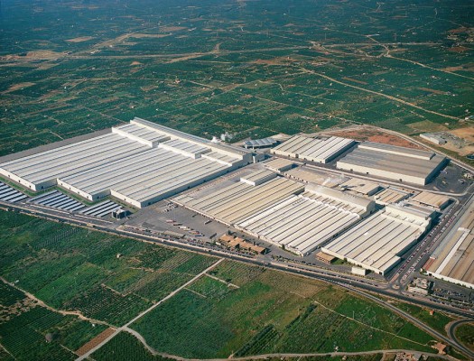 Un trabajador muerto y otro herido en un accidente laboral en Porcelanosa