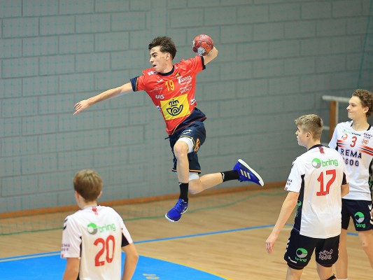 Hugo Vila, del Balonmano Mislata a Portugal con la Selección Española Juvenil