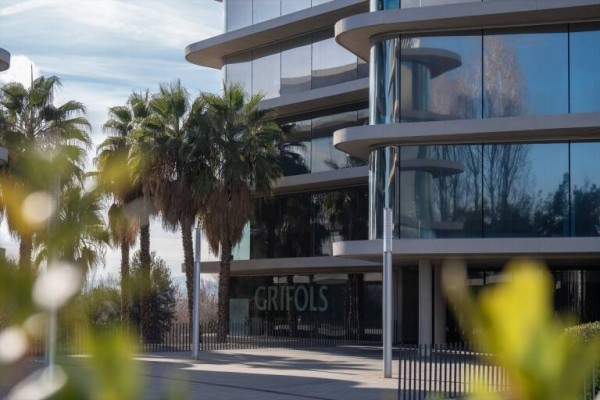Grifols cerrará en junio la venta de su participación en Shanghai RAAS