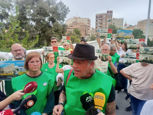 La plataforma por la reversión del Vinalopó rodeará el hospital el 18 de mayo exigiendo gestión pública