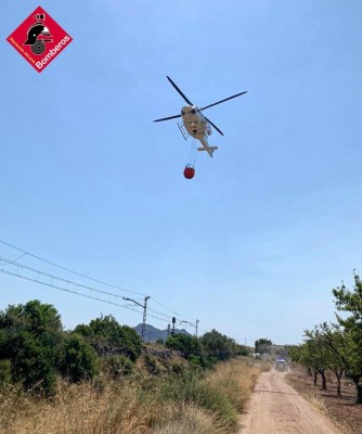 Un incendio declarado en Camí de la Morera de Xàbia obliga a confinar a los vecinos durante unas horas 