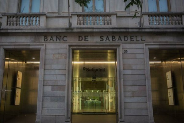 Banco Sabadell afronta una semana clave para decidir si sigue solo o acepta unirse a BBVA