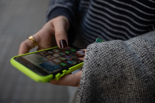Tres de cada cuatro menores valencianos de entre 10 y 15 años tiene teléfono móvil