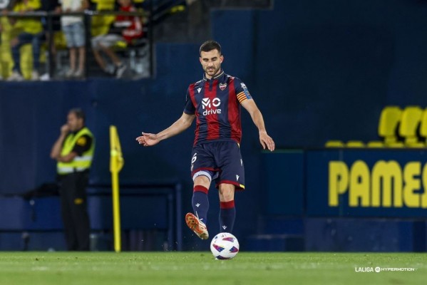 Postigo entra en el 'top 10' histórico del Levante con 208 partidos