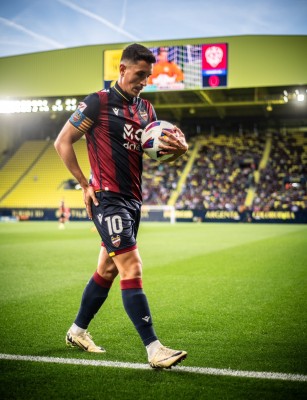 Cuatro jugadores distintos del Levante portaron el brazalete de capitán en La Cerámica
