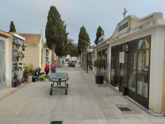El Campello construirá 15 nichos en el cementerio y encarga un informe sobre los enterramientos
