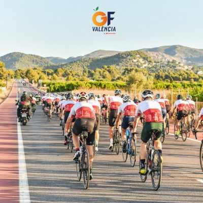 Gómez Noya y Freire ruedan con tres mil ciclistas en el Gran Fondo de Valencia
