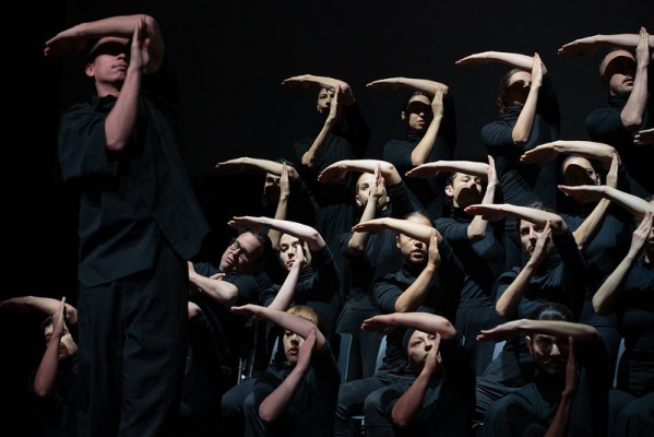 La coreografía hipnótica de Sadeck Waff abre el festival 10 Sentidos

