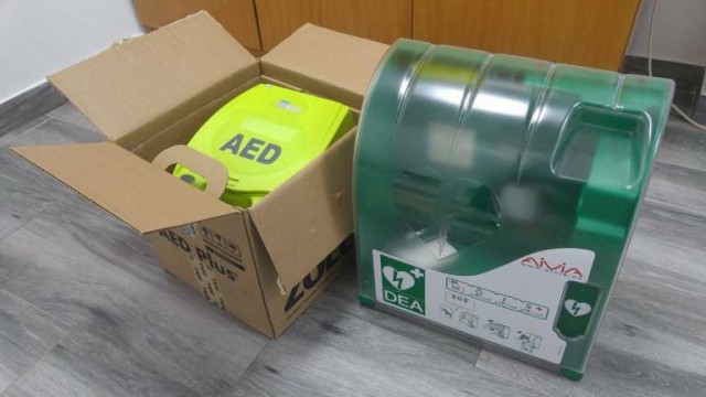 Orihuela adjudica a Telefónica la instalación de 55 desfibriladores  por 259.000 euros