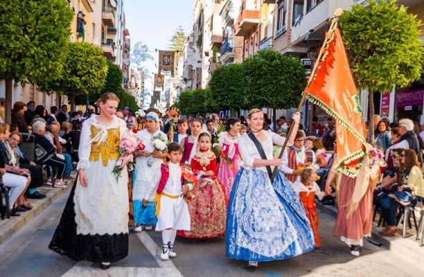 La Vila celebra la festividad de las Lágrimas de Santa Marta con la ofrenda floral a la patrona