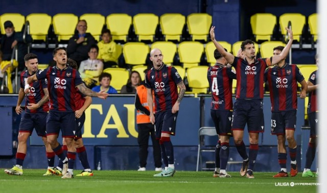 El Levante resucita su pelea por el ascenso y golea a un Villarreal B que vuelve a derrumbarse 