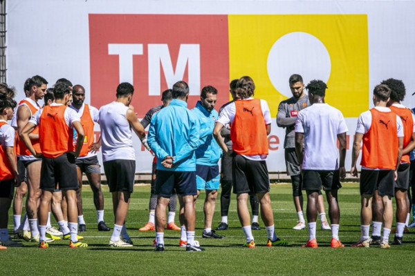 Yaremchuk y Foulquier se entrenan sin problemas en una sesión sin Cristhian Mosquera