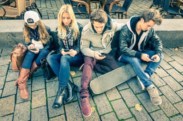 ¿Han arruinado los móviles la salud mental de los jóvenes? 