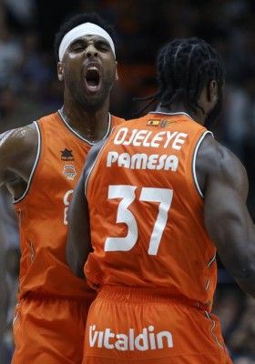 Duelo de técnicos promesa en la Fonteta, con el Valencia en busca del 'playoff'