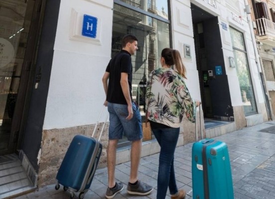 España recibe 16,1 millones de turistas hasta marzo y registra el mejor primer trimestre de la historia