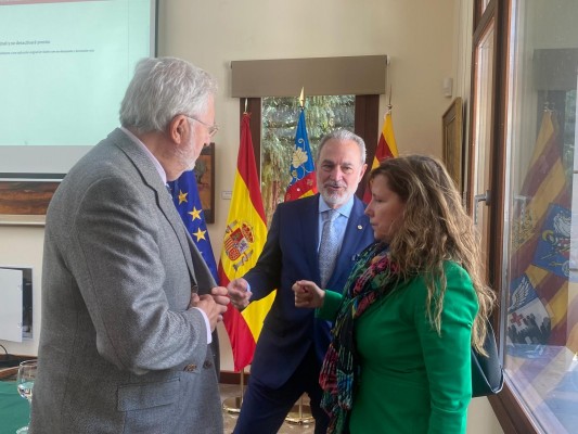Alcoy abre el debate sobre las conexiones ferroportuarias: compleja orografía y servicios competitivos
