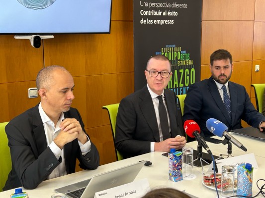 El azulejo demuestra su capacidad de resiliencia ante la crisis y augura un 2024 de recuperación