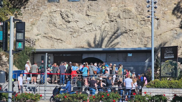 Compromís reclama una tasa turística en Alicante para afrontar gastos de servicios públicos