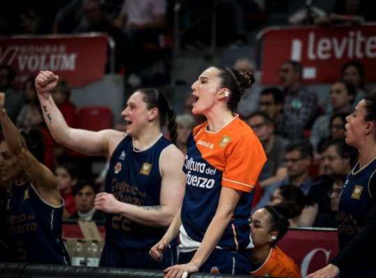 Valencia Basket aplasta al Zaragoza y sentencia la eliminatoria