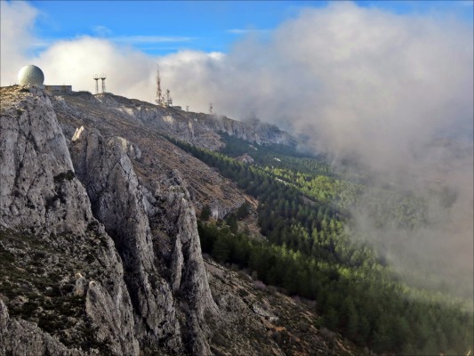 Varios colectivos organizan este domingo la XXII marcha por la desmilitarización de la Sierra de Aitana