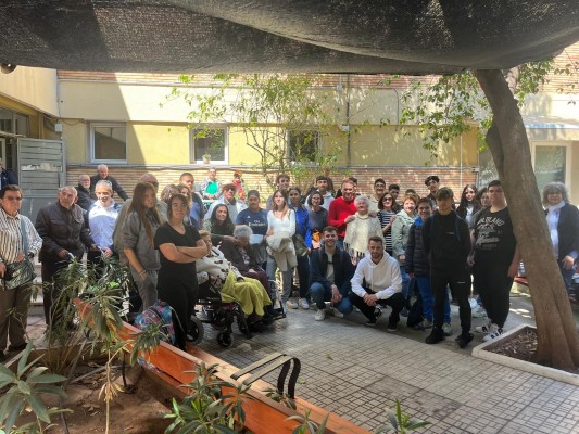 La Vall d'Uixó fomenta el encuentro entre jóvenes y mayores con una exposición urbana