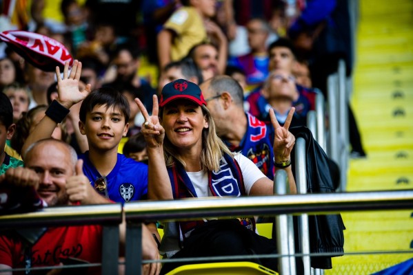 El Levante busca esperanza en La Cerámica
