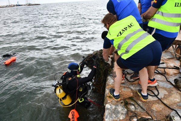 La asociación Hippocampus limpiará  fondos marinos en San Javier y Los Alcázares hasta finales de junio