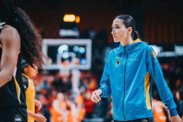 Belén Arrojo, capitana del Hozono Jairis, es renovada tras resultar lesionada 