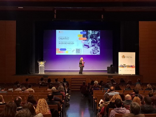 Vila-real dona continuïtat a les jornades educatives sobre  intel·ligència artificial amb un taller pràctic